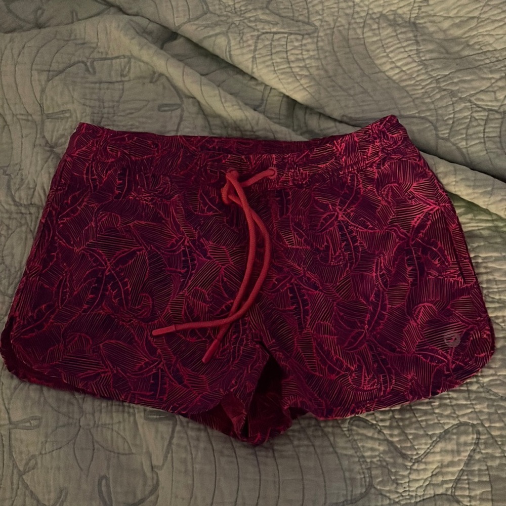 NEW Vineyard Vines Performance Shorts
